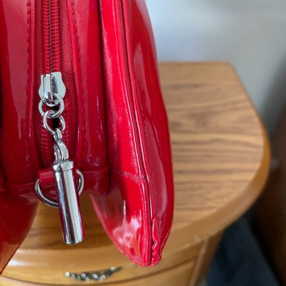 Red Lips Clutch - Picture 3 of 5